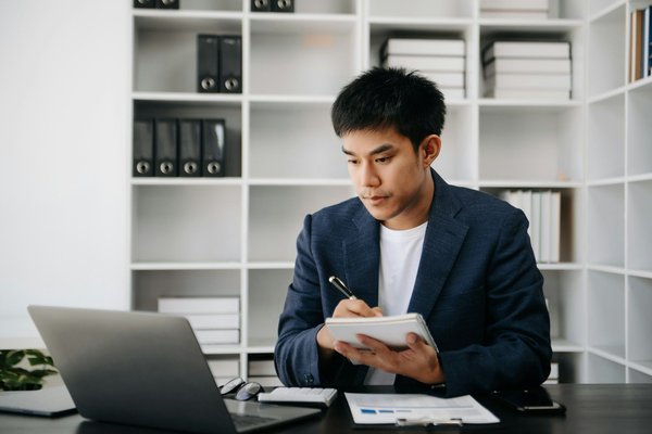 Formation en gestionnaire de paie : les compétences essentielles pour réussir